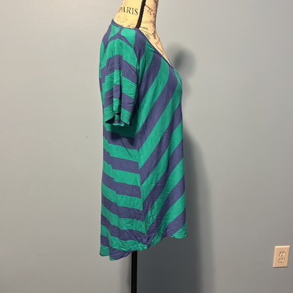 Lularoe shirt sleeved shirt - Picture 2 of 5